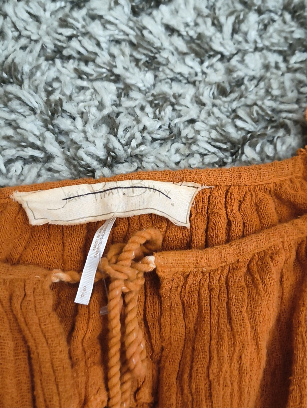Jen's Pirate Booty Rust Tie-Front Peasant Top - Picture 4 of 6